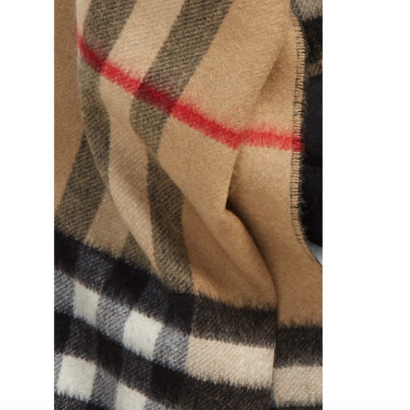 Burberry Reversible Giant Check To Solid Cashmere Scarf - Picture 7 of 15